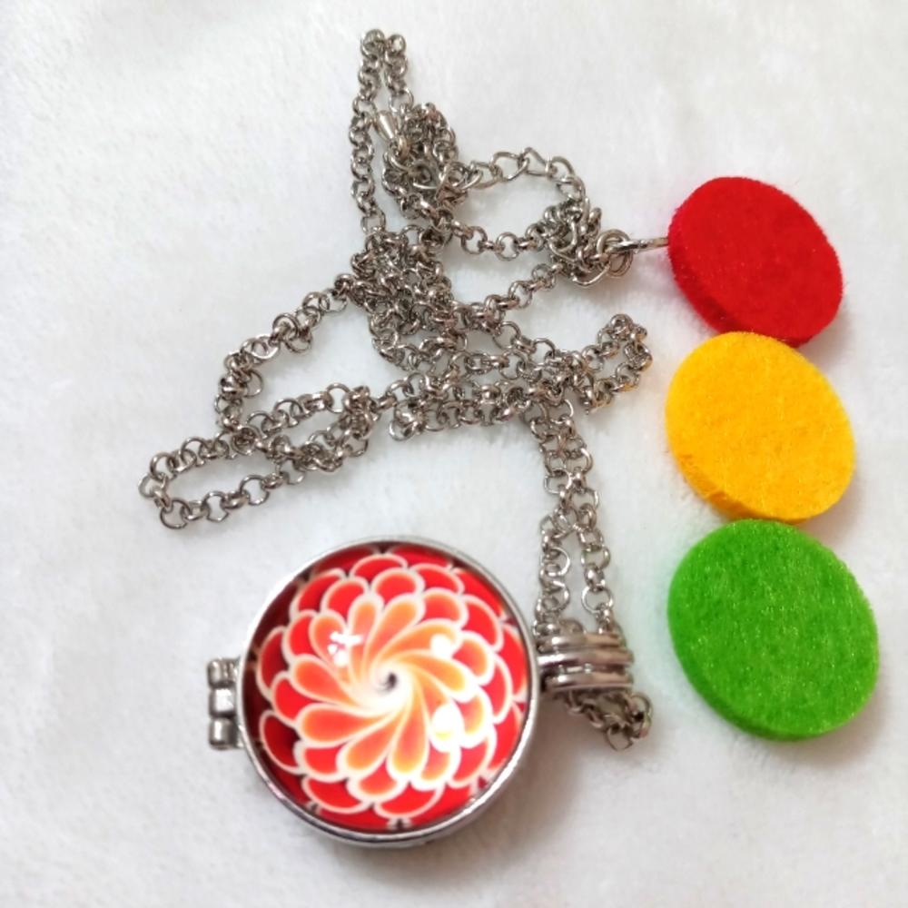 Aromatherapy necklace pendant